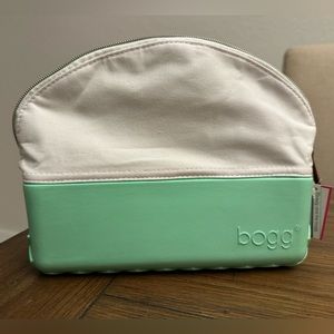 New with tags still in plastic beauty in the bogg bag green